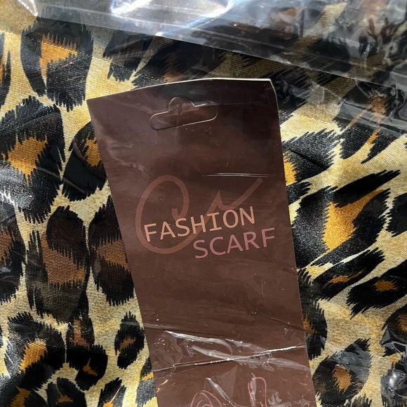 Leopard Print Infinity Scarf NIP Lightweight Tulle Material Cheetah Print - Picture 2 of 4